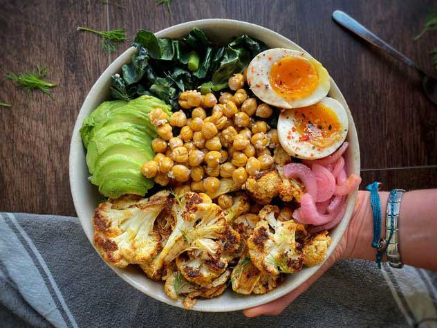choux-greek-salad-with-cucumber-tomato-sweet-pepper-lettuce-green-onion-feta-cheese-olives-with-olive-oil-healthy-food-3-2
