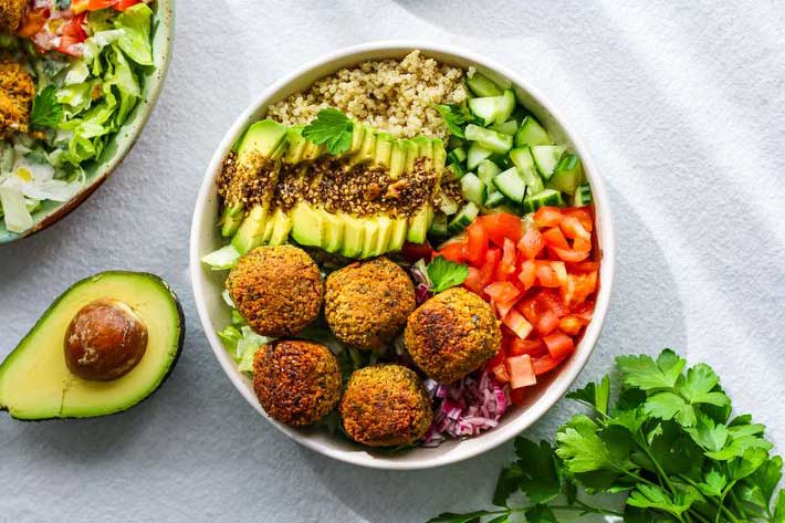 choux-greek-salad-with-cucumber-tomato-sweet-pepper-lettuce-green-onion-feta-cheese-olives-with-olive-oil-healthy-food-3